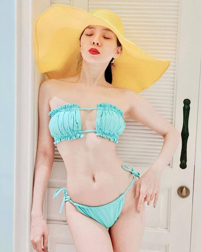 Trước đó, Lệ Quyên cũng nhiều lần khiến khán giả ghen tỵ với loạt áo tắm này