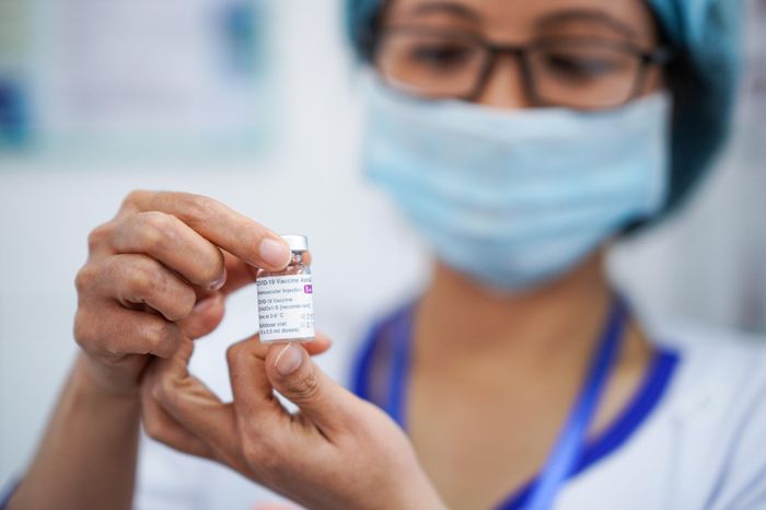 Cận cản liều vaccine Covid-19 của AstraZeneca được tiêm chủng tại TP.HCM. Ảnh: Chí Hùng.