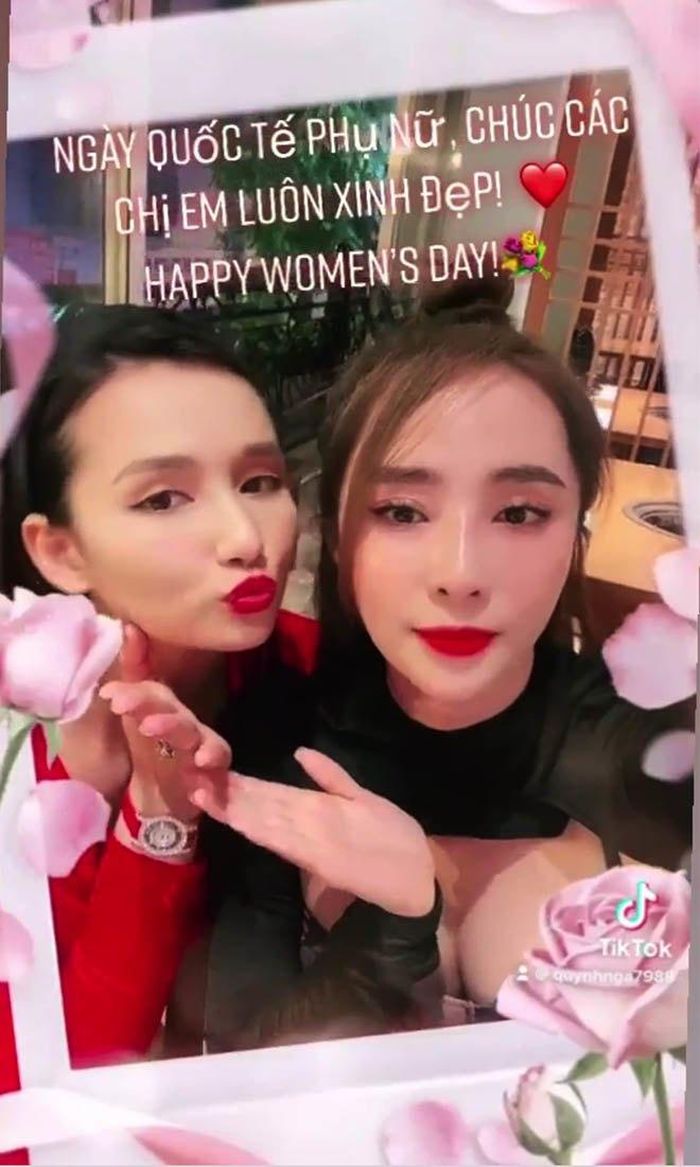 Đặc biệt, áo cắt khoét ấn tượng giúp cô nàng “Cá sấu chúa” khoe khéo vòng 1.
