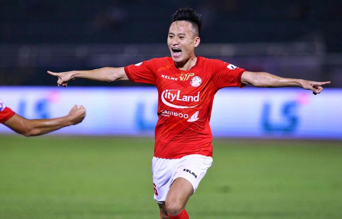  Pha ăn mừng của Huy Toàn vào lưới Hồng Lĩnh Hà Tĩnh ở vòng 2 V.League 2021. Ảnh: Quang Thịnh. 