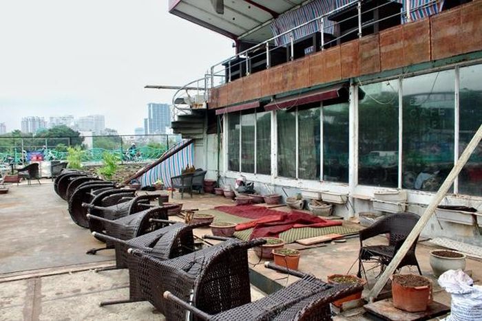 Chứ không chỉ ảnh hưởng riêng đến chính nó.