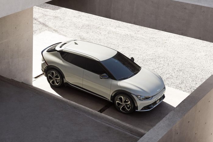  Kia gọi phong cách trên EV6 là Opposites United. Đây sẽ là ngôn ngữ thiết kế được Kia ứng dụng cho các sản phẩm mới trong kỷ nguyên xe điện. 