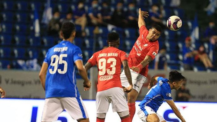 Các ngoại binh TPHCM đang khiến HLV Polking lo lắng. Ảnh: VPF