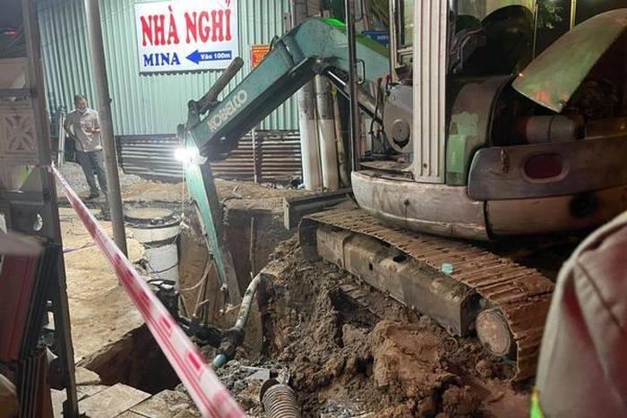 Hiện trường vụ tai nạn khiến 1 công nhân ở Bình Dương tử vong, 1 người bị thương
