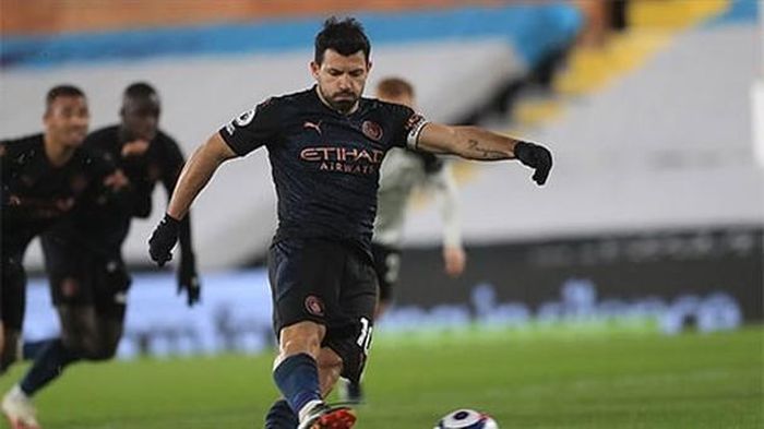 Ở trận gặp Fulham tại Ngoại hạng Anh đêm qua, Aguero có lần đá chính hiếm hoi trong màu áo Man City mùa này và đã ghi bàn đầu tiên sau 14 tháng.