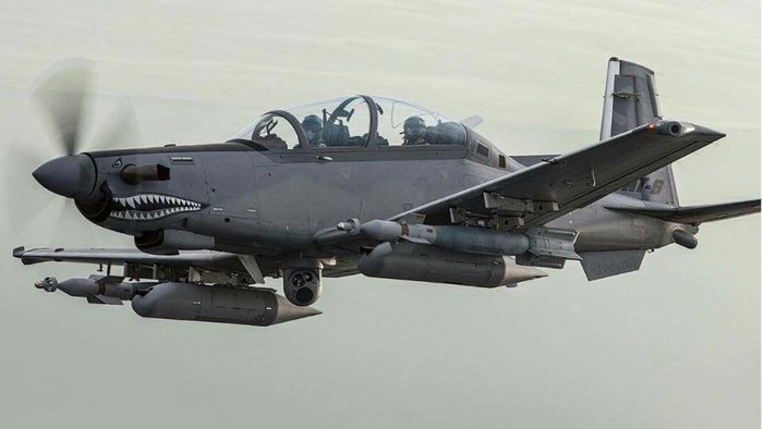AT-6E được trang bị hệ thống chiến đấu A-US và thiết bị nhìn ngày và đêm MX-15i/Di, hệ thống bảo vệ chống lại tên lửa các lớp “không đối đất” và “không đối không” có đầu tìm hồng ngoại và laser bao gồm hệ thống cảnh báo chiếu xạ AN/AAR-47 và một thiết bị bẫy hồng ngoại ALE-47.