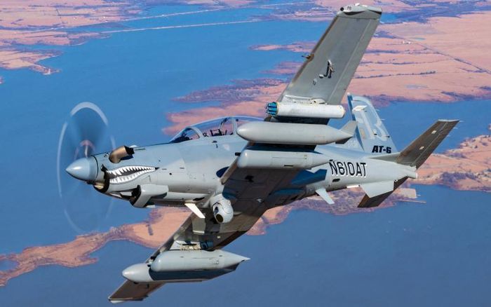 AT-6 Wolverine có chiều dài 10,1m, cao 3,2m, sải cánh 10,4m, cánh được làm bằng vật liệu composite với diện tích 16,60m².