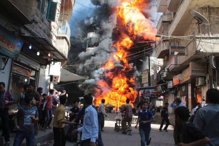  Quân của chính phủ ông Assad từng bị các nhóm nổi dậy áp đảo, mất khoảng 80% lãnh thổ, hầu hết nguồn dầu khí, và quân nổi dậy - với nhiều nhóm được Mỹ cùng đồng minh hậu thuẫn - tiến sát Damascus. Ảnh: Reuters. 