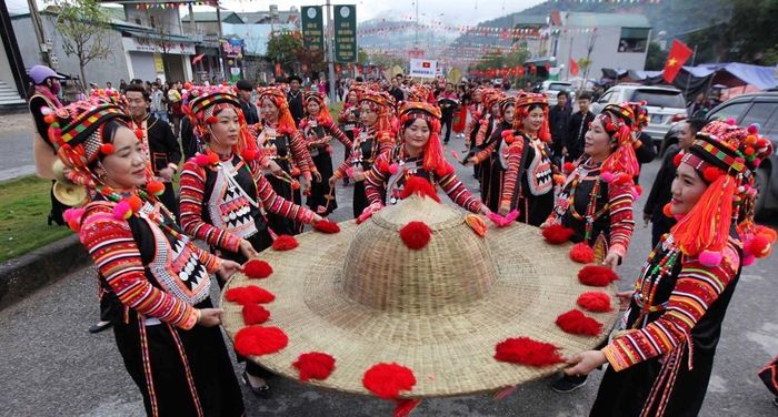Thiếu nữ dân tộc La Hủ (một trong những dân tộc duy nhất chỉ có tại Lai Châu). Ảnh baolaichau.vn.