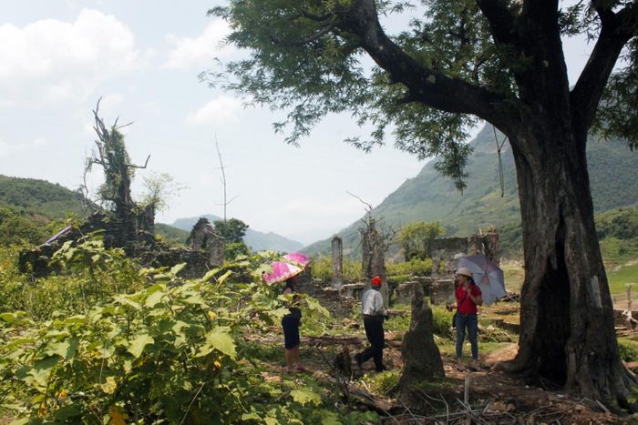 Chứng tích dinh thự "Vua Thái" Đèo Văn Long.