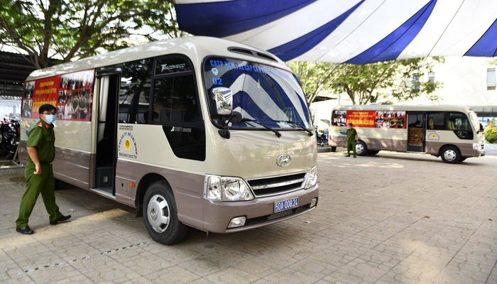  Theo lãnh đạo Phòng Cảnh sát quản lý hành chính về trật tự xã hội Công an TP.HCM (PC06), hai xe cấp CCCD lưu động sẽ ưu tiên phục vụ ở các viện dưỡng lão, trung tâm bảo trợ xã hội. 