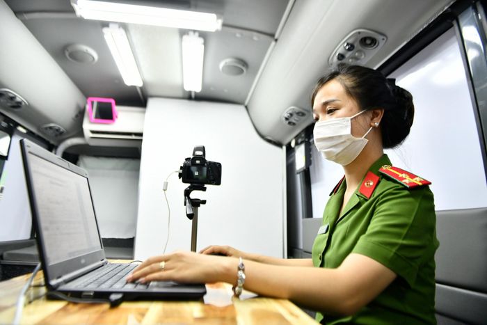  Xe được bố trí máy phát điện thuận lợi cho việc gắn các trang thiết bị, cũng như hệ thống máy lạnh phục vụ người dân trong những ngày nắng nóng. 