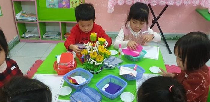 Trường mầm non Đại học Sư phạm tổ chức chuyên đề lấy trẻ làm trung tâm hoạt động tạo hình con cá theo ý thích 