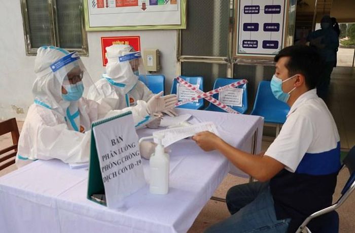 Ngành Y tế tỉnh Điện Biên đã chỉ đạo cơ sở tiêm vaccine phòng COVID-19 thực hiện đầy đủ các quy định về an toàn tiêm chủng và phòng chống dịch COVID-19. (Ảnh: Xuân Tiến/TTXVN)