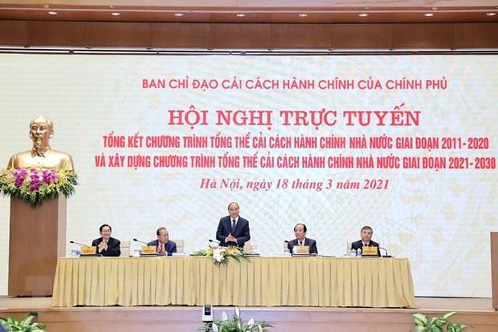 Thủ tướng Nguyễn Xuân Phúc chủ trì hội nghị. (Ảnh: Thống Nhất/TTXVN)