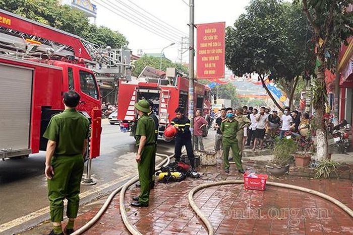 Hiện đám cháy cơ bản được khống chế không gây thiệt hại về người.