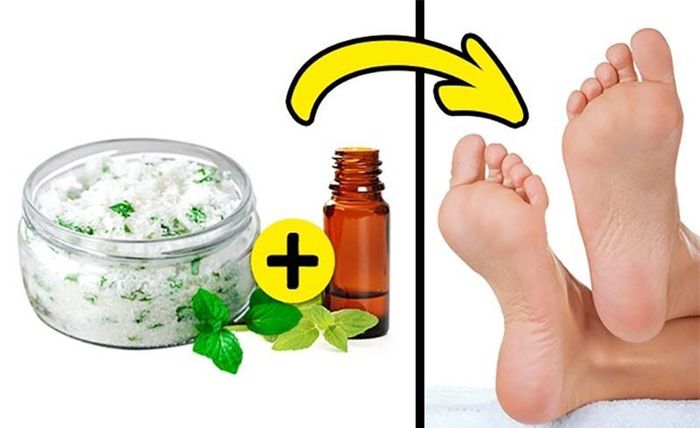 Làm mềm gót chân: Hỗn hợp đường và dầu bạc hà rất hoàn hảo cho đôi chân của bạn. Đường loại bỏ tế bào da chết, có khả năng dưỡng ẩm và làm mềm gót chân của bạn.