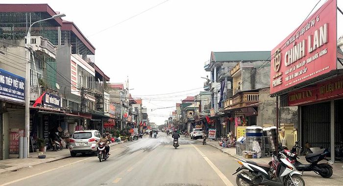 Tận dụng lợi thế đường giao thông, các ngành nghề dịch vụ thương mại phát triển khá đa dạng ở Hoàng Xá.