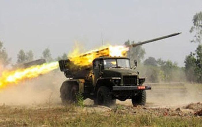 Pháo phản lực có thể gộp thành một tổ hợp hoàn chỉnh với 40 nòng phóng, hoặc có thể tách ra làm đôi để phân tán hỏa lực.