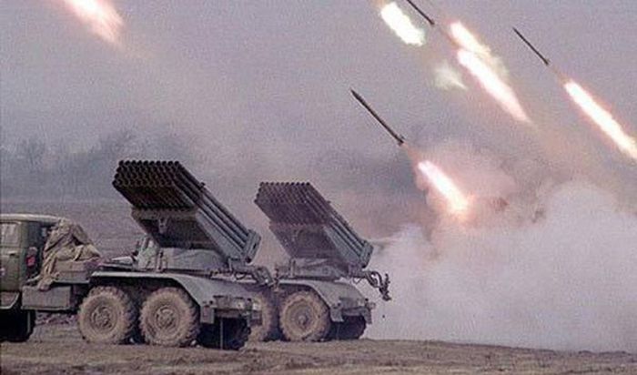 Tại chiến trường Đông Ukraine, loại pháo này được cả quân chính phủ Ukraine và phe ly khai sử dụng.