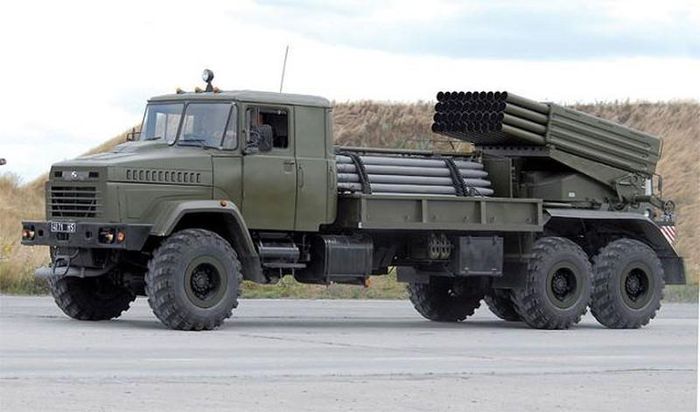 Tiếng rít xé gió từ những quả rocket phóng ra từ BM-21 tạo ra áp lực tâm lý cực mạnh cho đối thủ.
