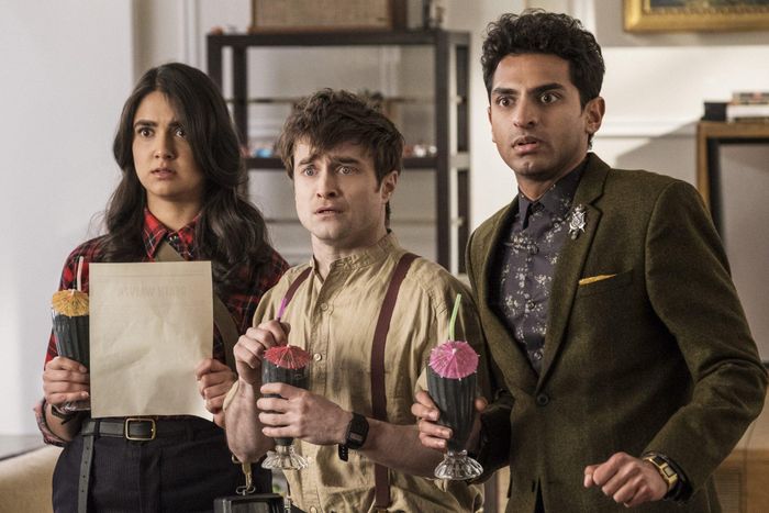 Daniel Radcliffe và bạn diễn trong series hài Miracle Workers. Ảnh: TBS.