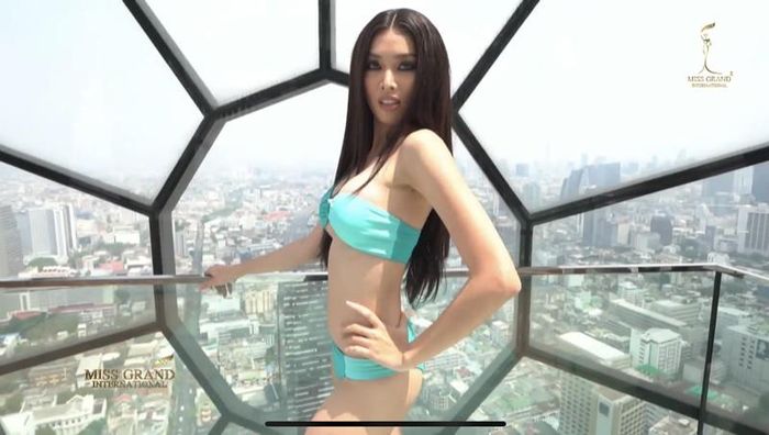Đại diện Việt Nam trong vòng thi bikini. 