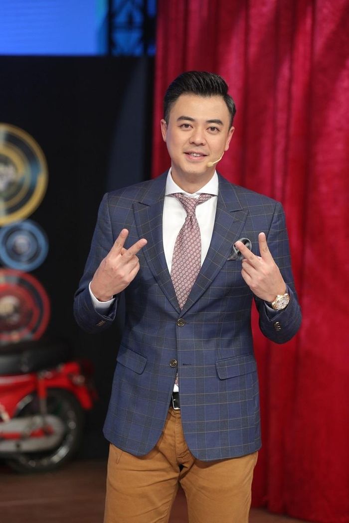 MC Tuấn Tú lần đầu tham gia Ký ức vui vẻ.