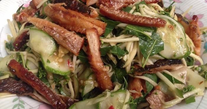 Gỏi sầu đâu sẽ trở nên tròn vị hơn đó chính là nhờ nước mắm me.