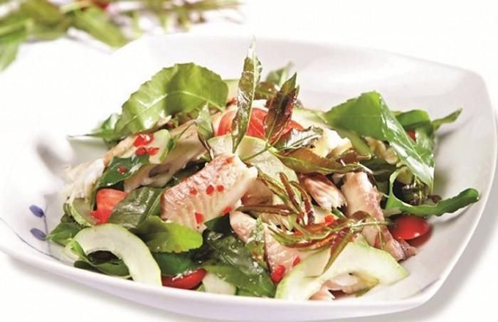 Lá sầu đâu cũng được dùng để ăn kèm nhiều món như cá kho, mắm thái, mắm chưng, thịt kho…