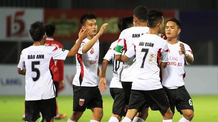 Anh Đức tỏa sáng trong lần đầu khoác áo Long An chơi giải HNQG 2021. Ảnh: LAFC