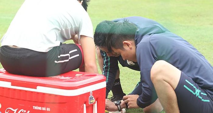 Tuấn Anh không thể tham gia tập luyện cùng các đồng đội. Ảnh: Hiệp Hoàng
