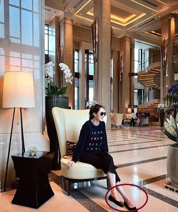 Đôi chân gầy guộc, lộ rõ gân xanh từng làm khán giả "hoảng hốt".