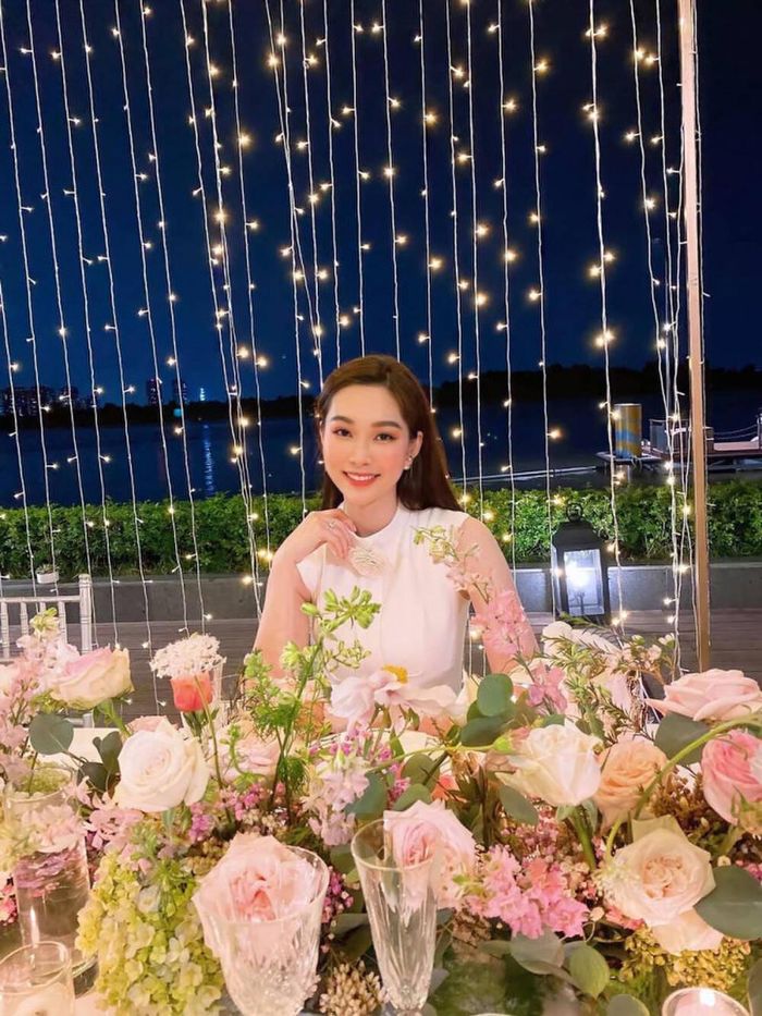 Nhiều người sợ tăng cần sẽ "bể phom", mất dáng, nhưng với Đặng Thu Thảo, trông cô khi "có da có thịt" càng ngọt ngào, sang trọng hơn nữa.
