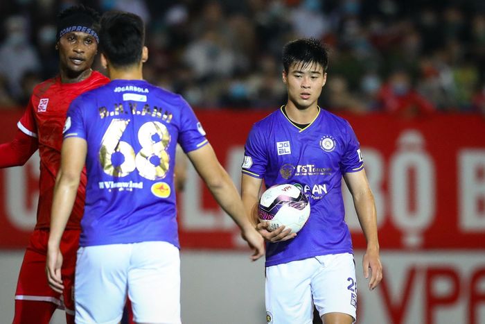  Bộ đôi Bùi Hoàng Việt Anh - Duy Mạnh đang là điểm tựa cho sự trở lại của nhà đương kim á quân. Ảnh: Minh Chiến. 