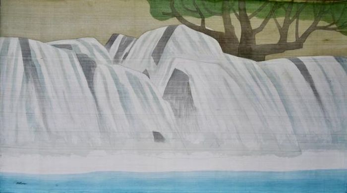 Tác phẩm "Thác Dray Linh" (lụa, 87cm x 157cm) của Hoàng Minh Hằng