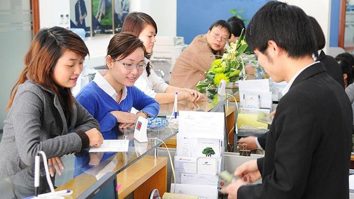 Trong bối cảnh sức hấp thụ vốn của nền kinh tế còn yếu thì không thể tăng lãi suất cho vay. Ảnh: NGUYỆT ANH