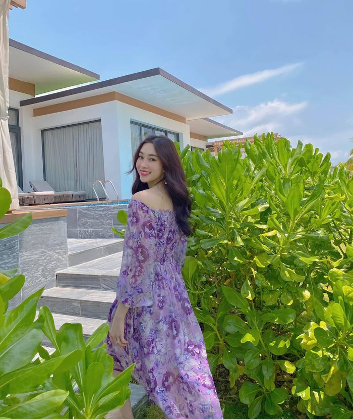 Hoa hậu Thu Thảo khiến fans ngẩn ngơ khi khoe nhan sắc 'băng thanh ngọc khiết' với bộ váy hoa màu tím lãng mạn.