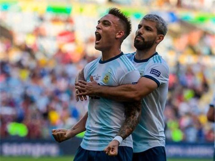 Aguero và Lautaro (trái) nhiều khả năng sẽ là song sát người Argentina trên hàng công Inter mùa tới.