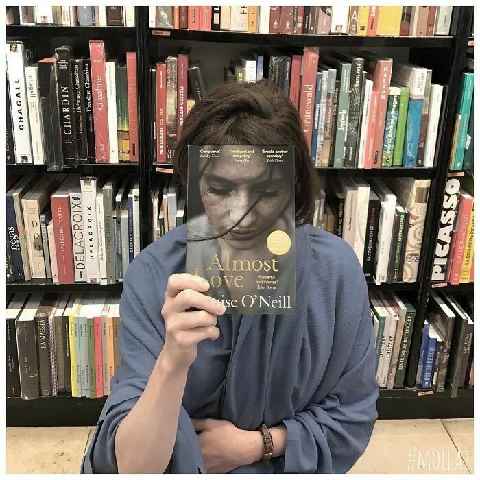  Có thể nói, #bookface không chỉ là một thử thách đơn thuần trên các trang mạng xã hội mà nó thực sự là cầu nối để đưa mọi người đến gần với sách và văn hóa đọc sách hơn. Ảnh: Librairie_mollat. 