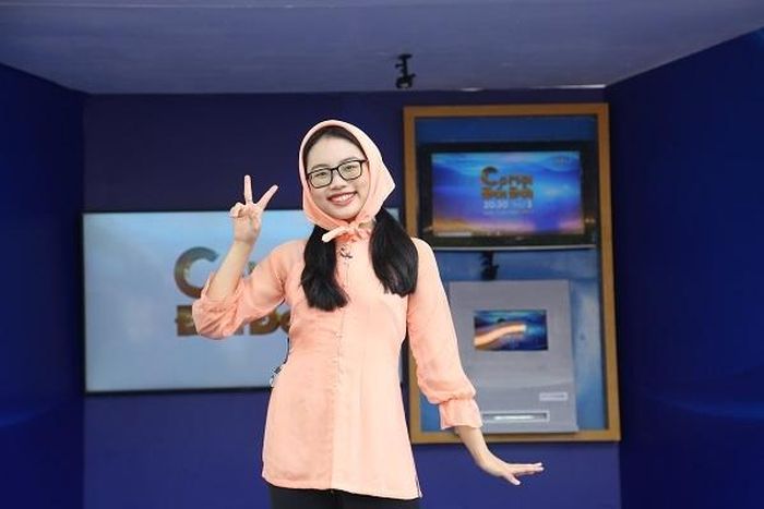 Phương Mỹ Chi sẵn sàng hát giữa chợ, xin người dân giúp đỡ trong thử thách.