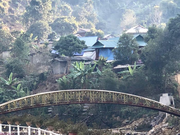 Quang cảnh bản Thẳm.