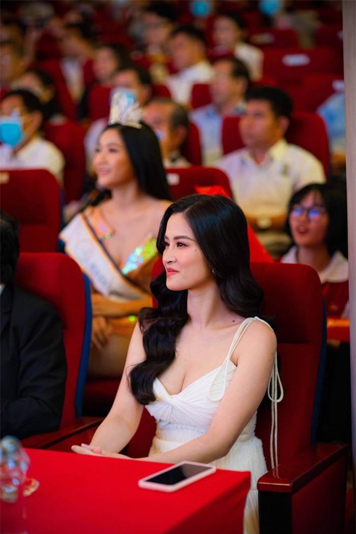 Bà mẹ 1 con cũng bày tỏ sự háo hức khi các bạn sinh viên ngày càng có nhiều hoạt động thú vị để tham gia tranh tài, thử sức.
