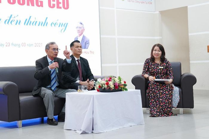 Ông Nguyễn Hữu Thọ chia sẻ công thức 21 ngày và 10.000 giờ để thành công.