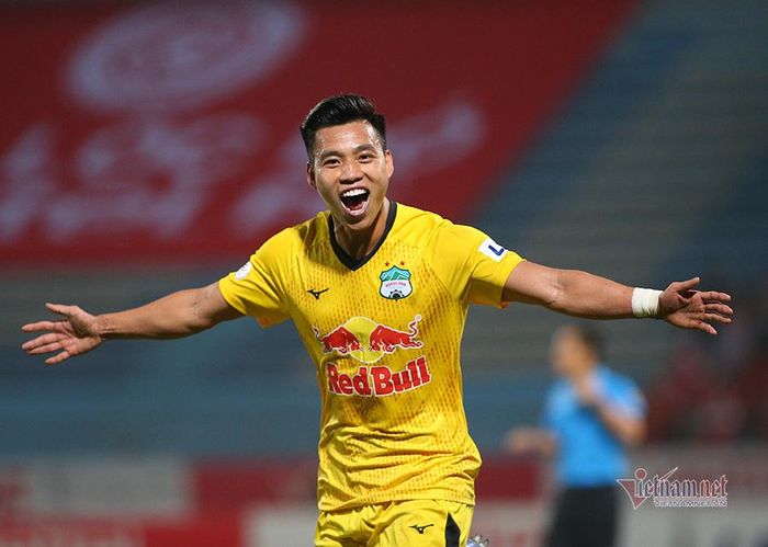 Những đường chuyền như dọn cỗ của Văn Toàn giúp Văn Thanh có một trận đấu đáng nhớ