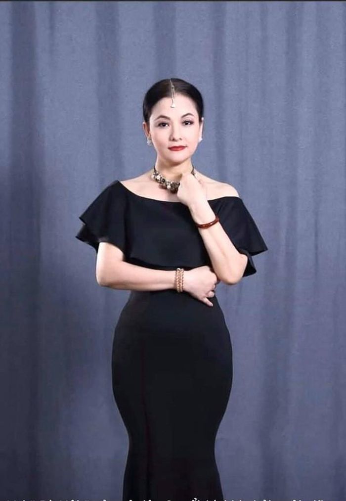 Nhan sắc tuổi 52 của NSND Thu Quế.