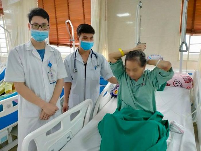 Bà M. đã có thể tự ngồi dậy, vận động tay chân bình thường