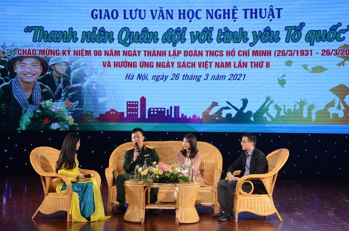 Thiếu tá Hoàng Trường Giang chia sẻ hành trình đi làm thiện nguyện cùng khán giả. 