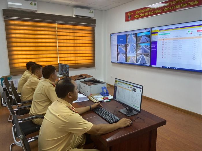 Trung tâm giám sát xử lý vi phạm trật tự an toàn giao thông tại Phòng CSGT - Công an Bình Thuận