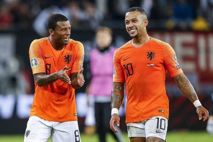Wijnaldum và Depay sắp thành đồng đội với nhau ở Barca